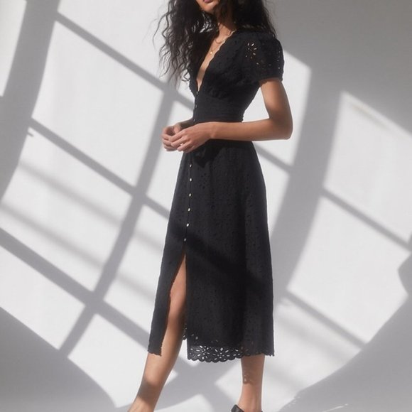 Elegant Black Lace Midi Dress - Picture 2 of 9